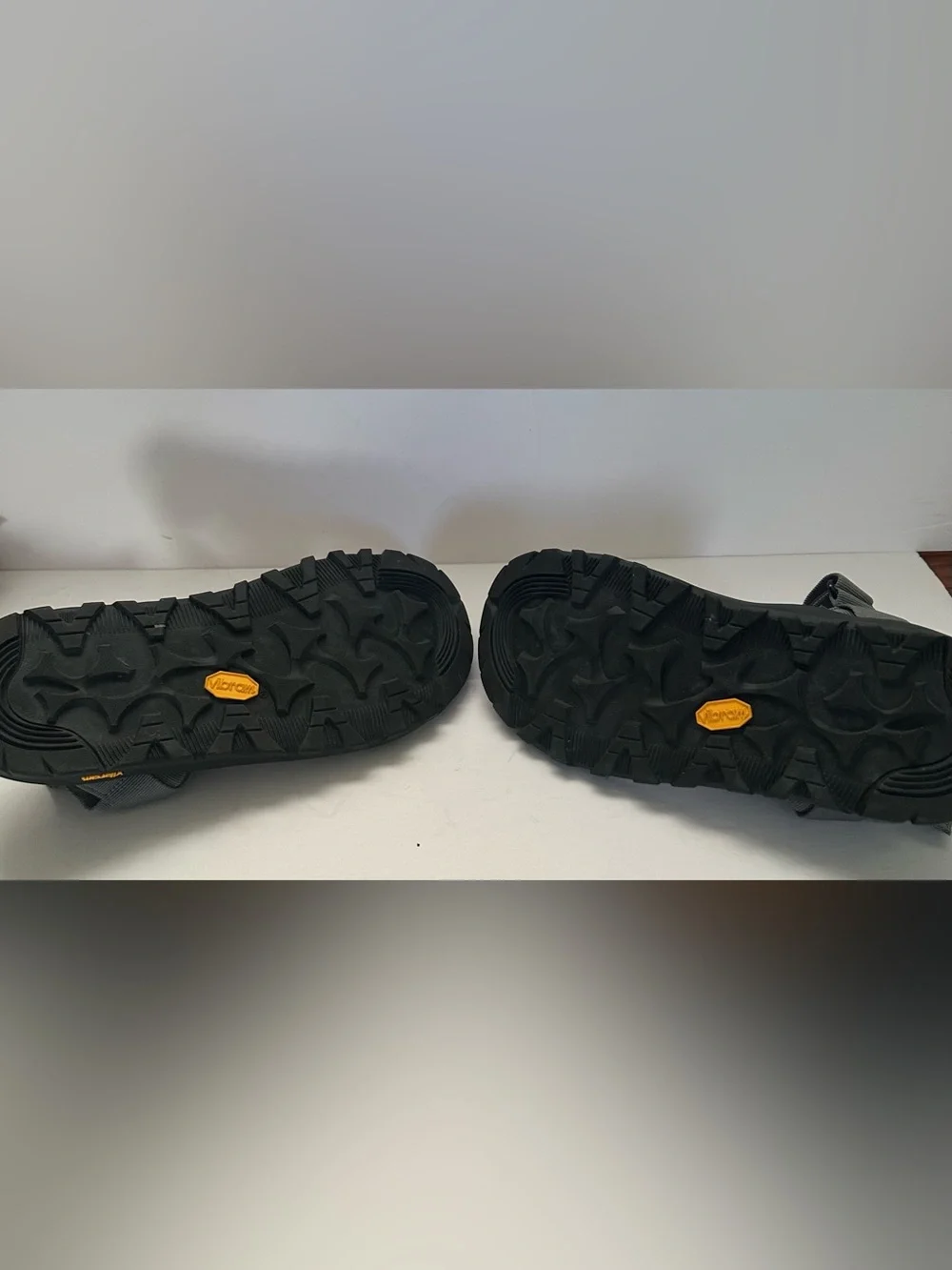Merrell Sandals Mens SZ 9 Charcoal Breakwater Strap Hiking Vibram Outdoor Shoes